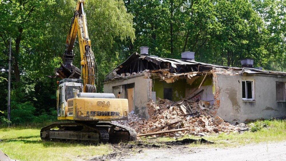 Rozpoczęła się rozbiórka budynków przy ul. Asfaltowej